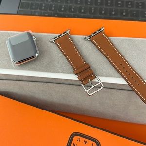 Hermes apple series 5 stainless steel 40mm Apple Watch in like new condition.